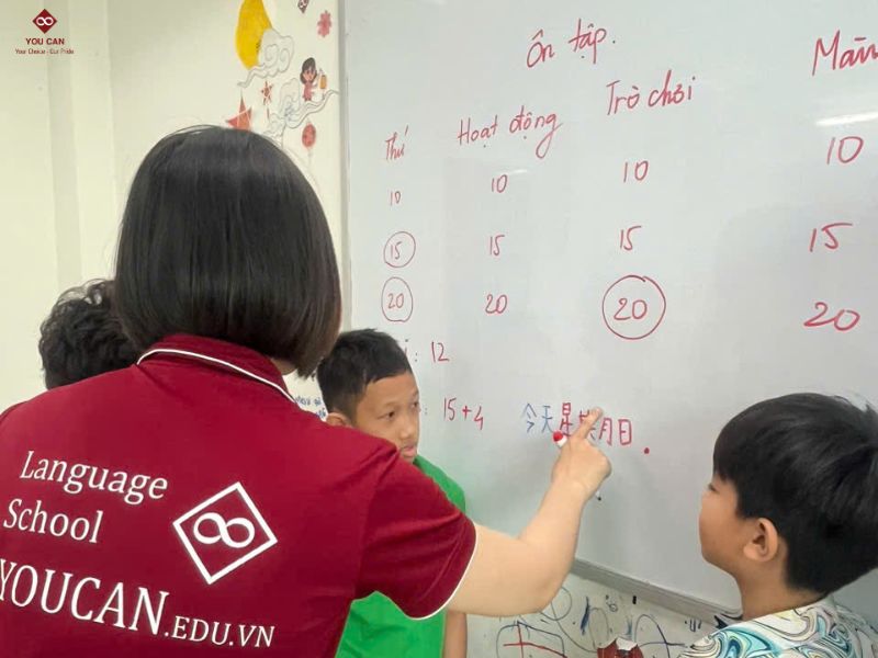 Kết hợp việc học kiến thức và các hoạt động vui chơi