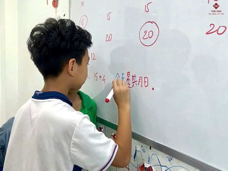 Bé có thể viết những từ vựng, câu cơ bản