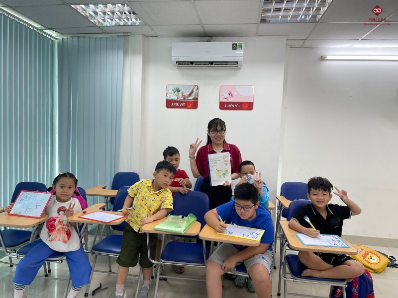 Trang bị đầy đủ dụng cụ học tập cho bé